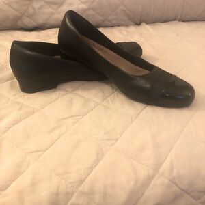 Clarks, Color: Black, Leather/Synthetic, Size 9 1/2. Heel height:  3/4 inch.